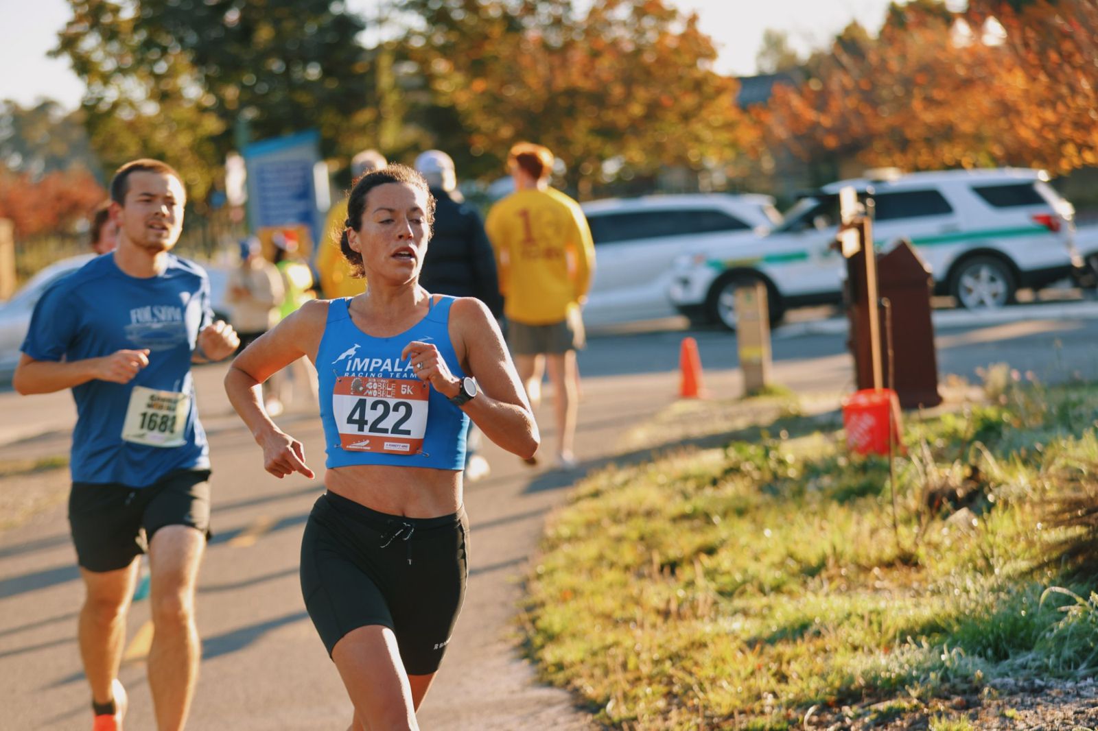 Runner in a blue Impala singlet racing the 5K on the bay trail